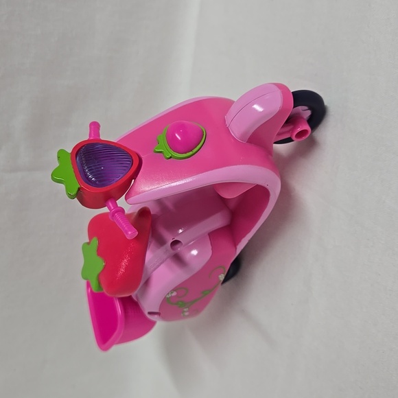 Strawberry Shortcake Scooter Pink Rolling Wheels NICE Condition 2015 TCFC - Picture 2 of 14